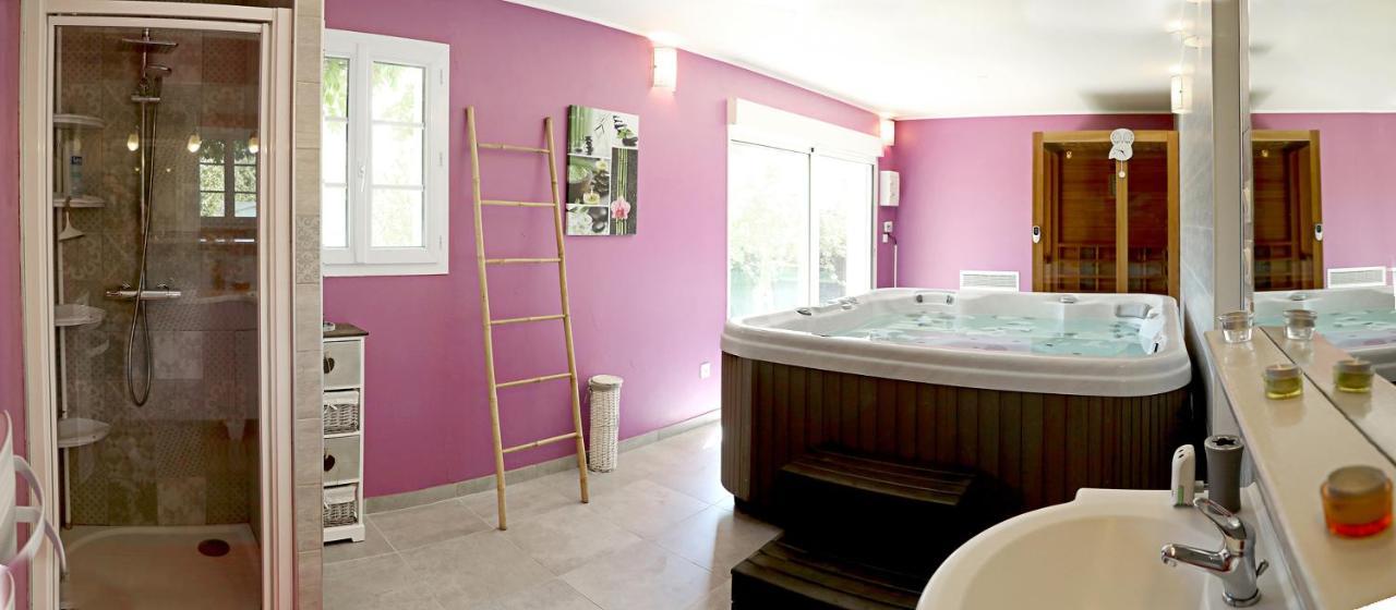 Au Coeur Du Bien-Etre, Chalet Avec Piscine Chauffee Et Couverte, Spa, Sauna, Massages Monteaux Exterior photo